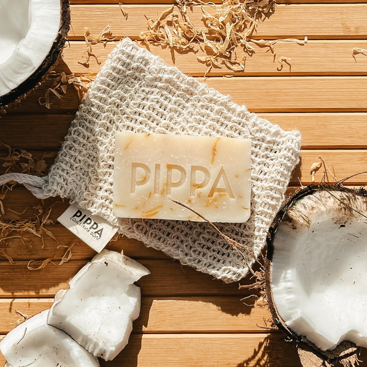 pippa hondenshampoo coconut marigold shampoobar voor honden met sisal zeepzakje